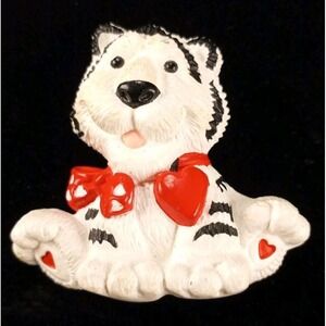 Hallmark 1990s White Tiger Valentine's Day Pin Plastic Lapel Hearts Bow